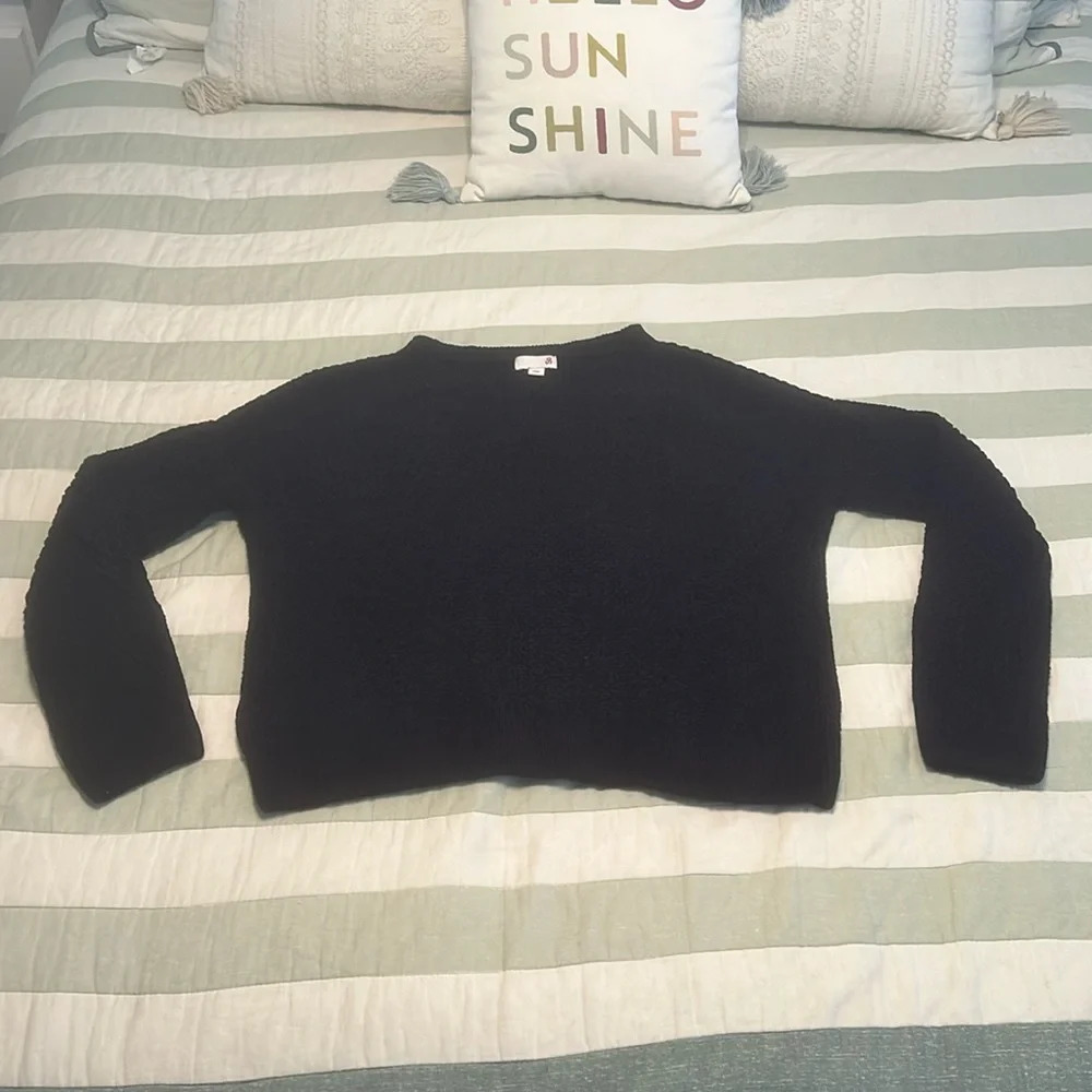 So black chenille like sweater (polyester) size M